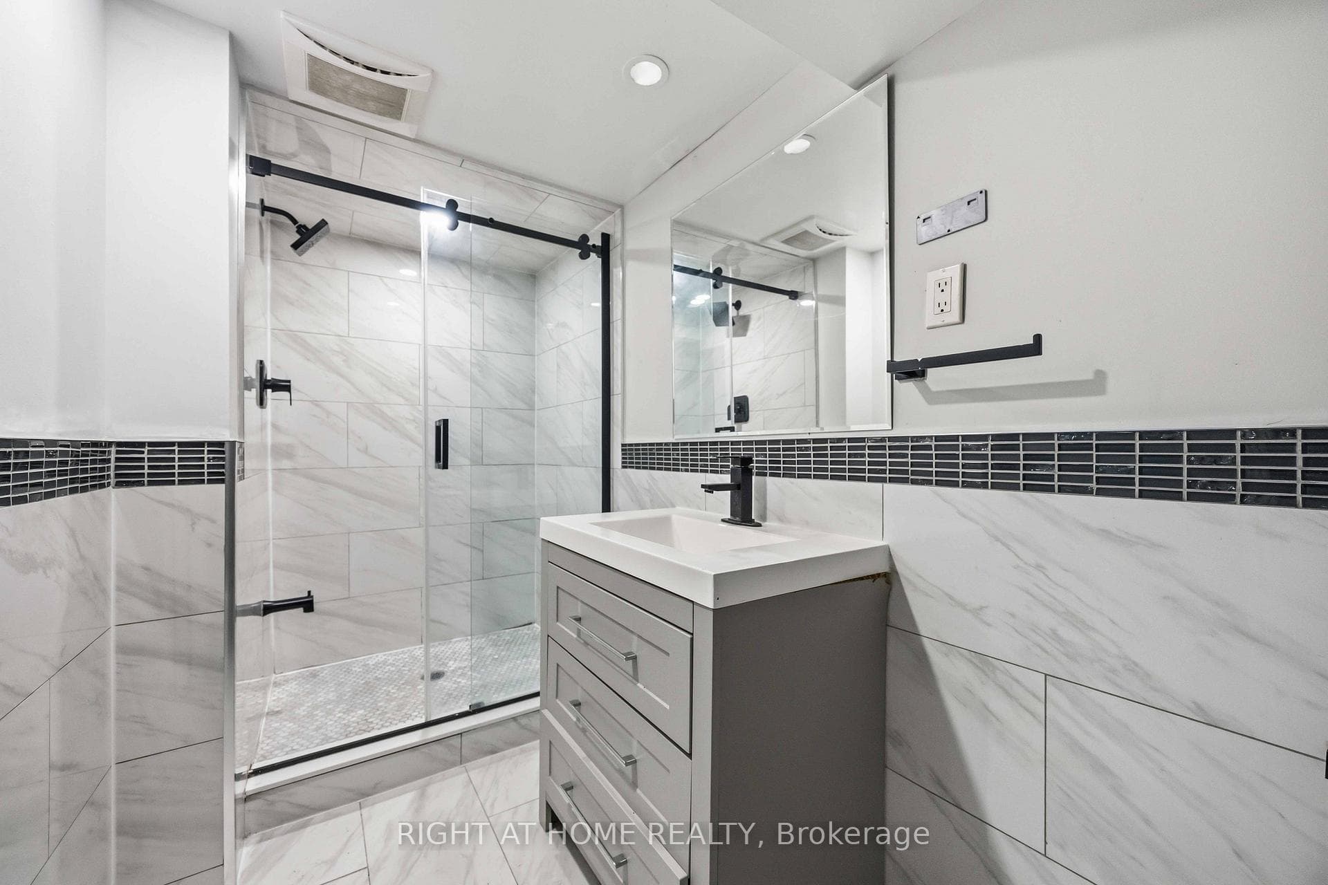 1 Mozart Avenue photo 23