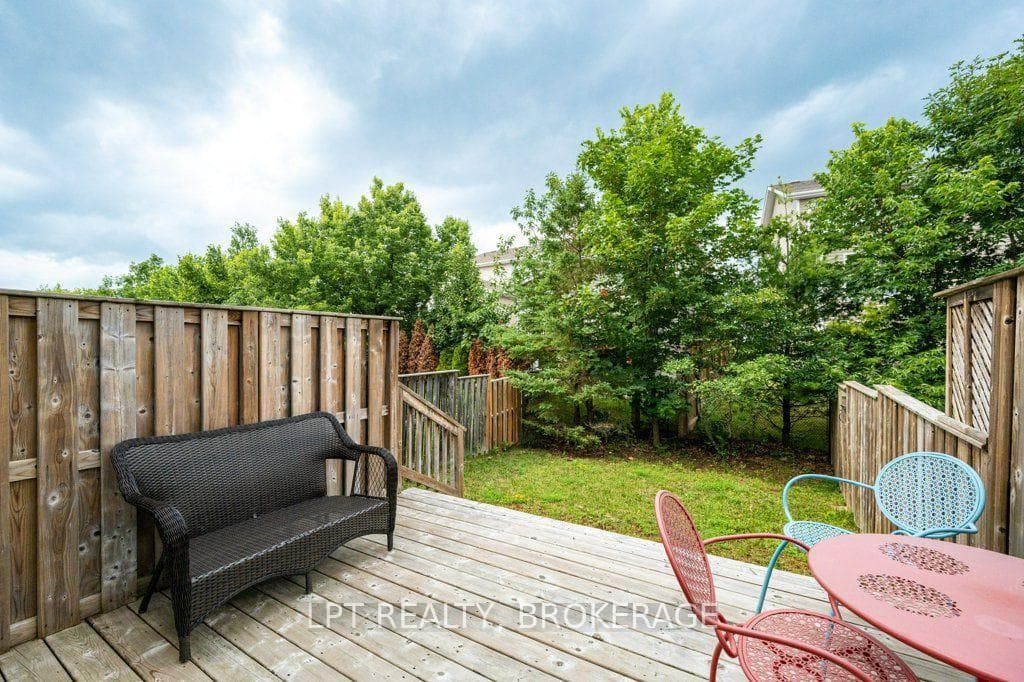1559 Crimson Crescent photo 31