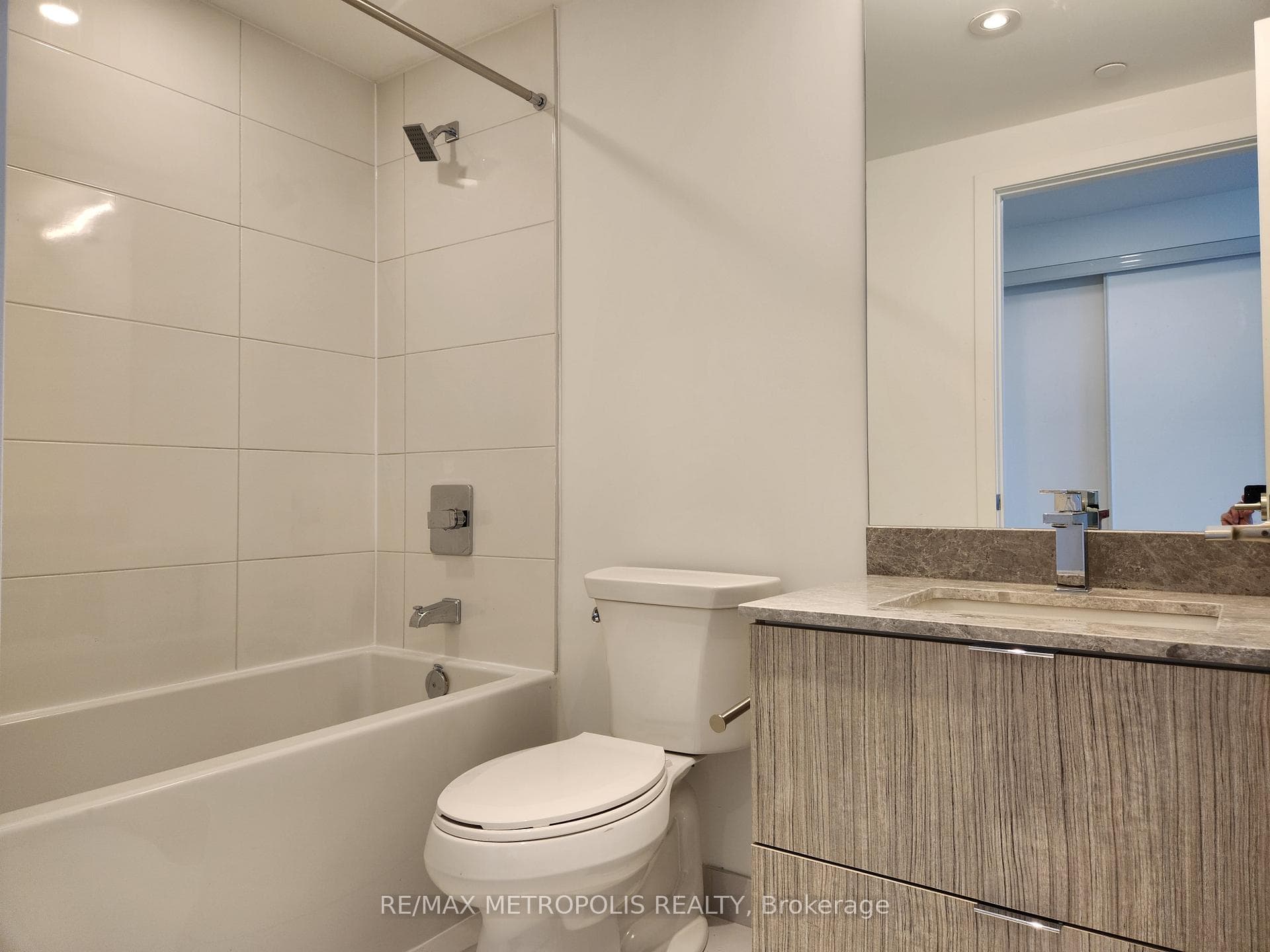 395 Bloor Street Unit 3708 photo 3