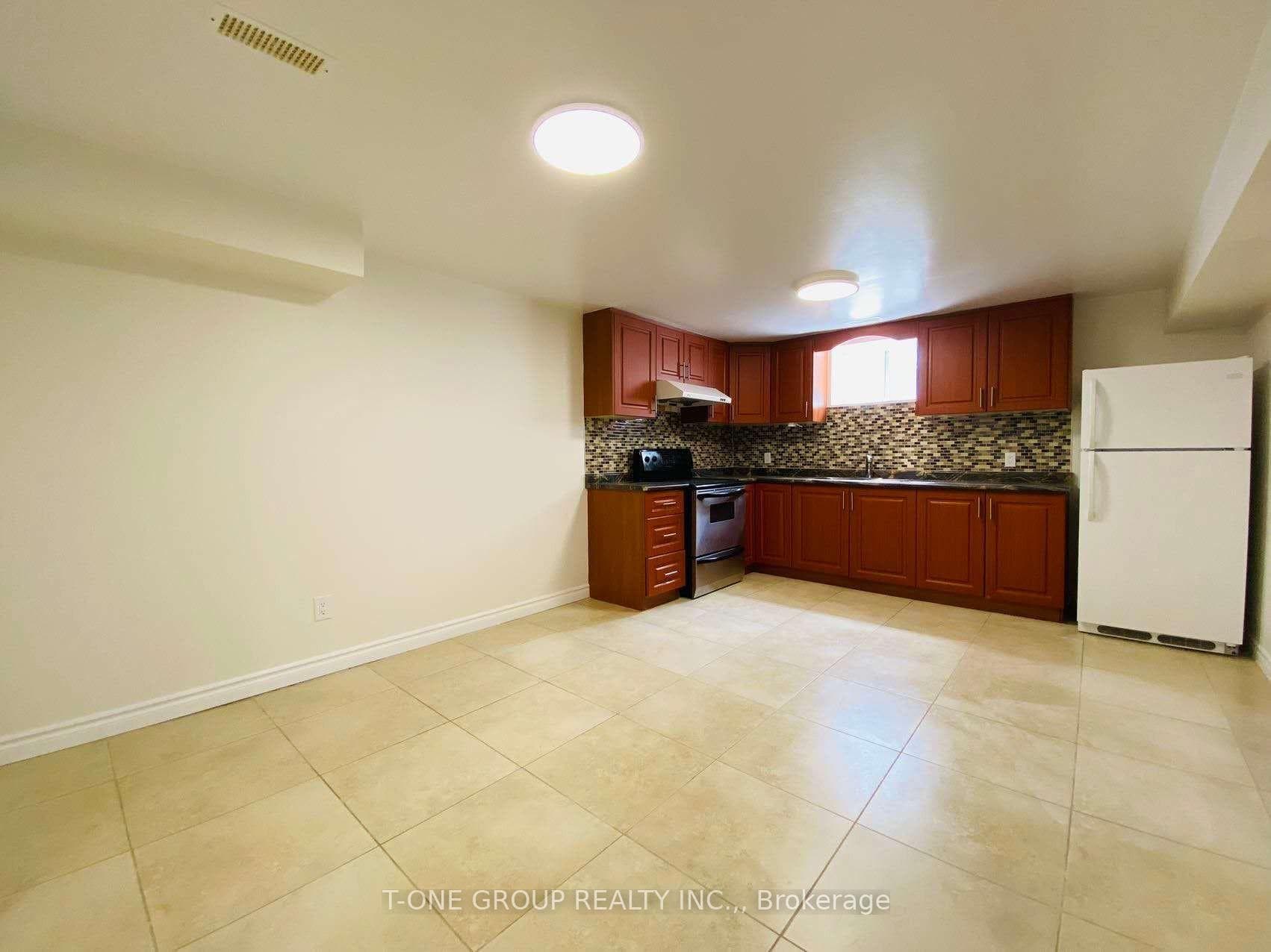 24 Canham Crescent photo 1