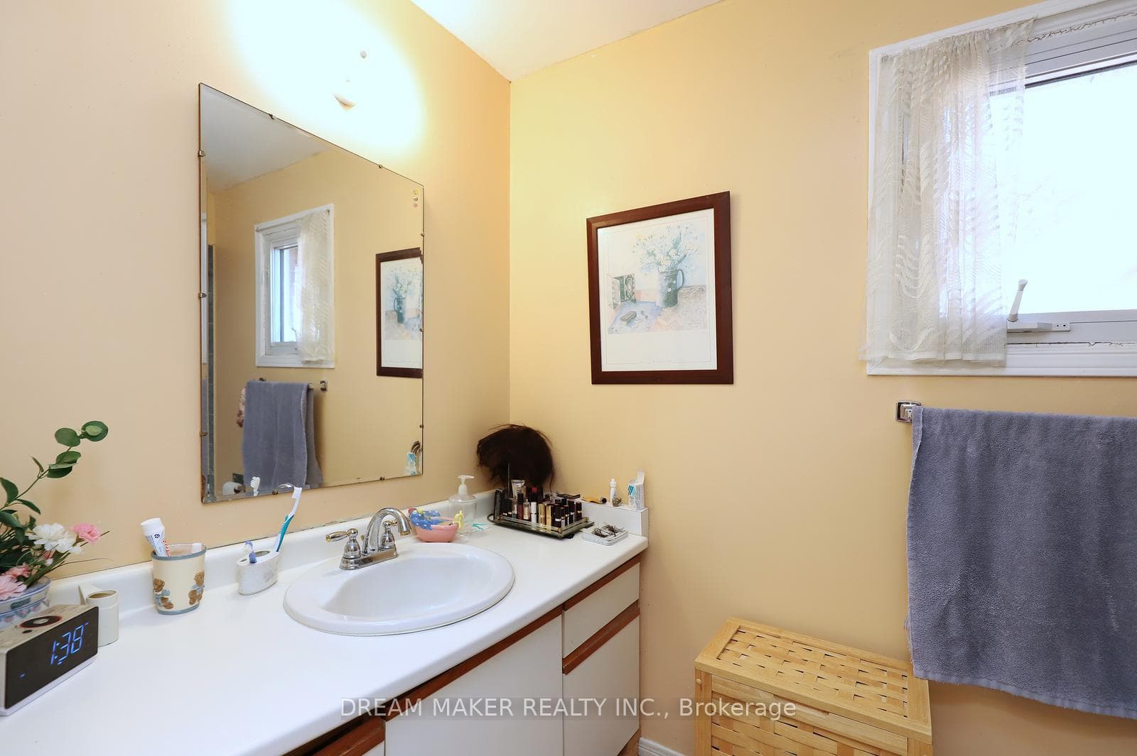 4272 Wakefield Crescent photo 32