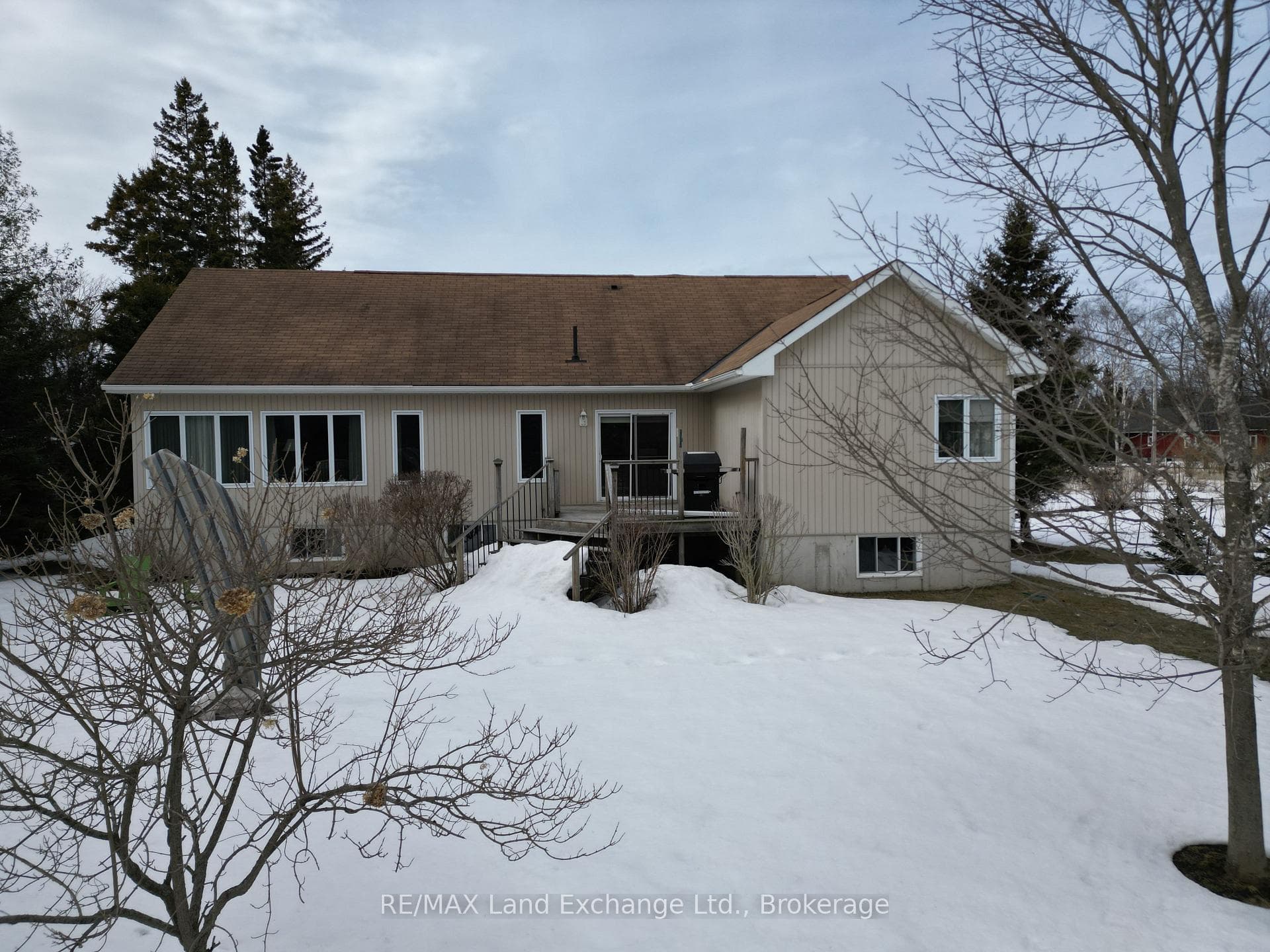 282 Huron Road photo 16