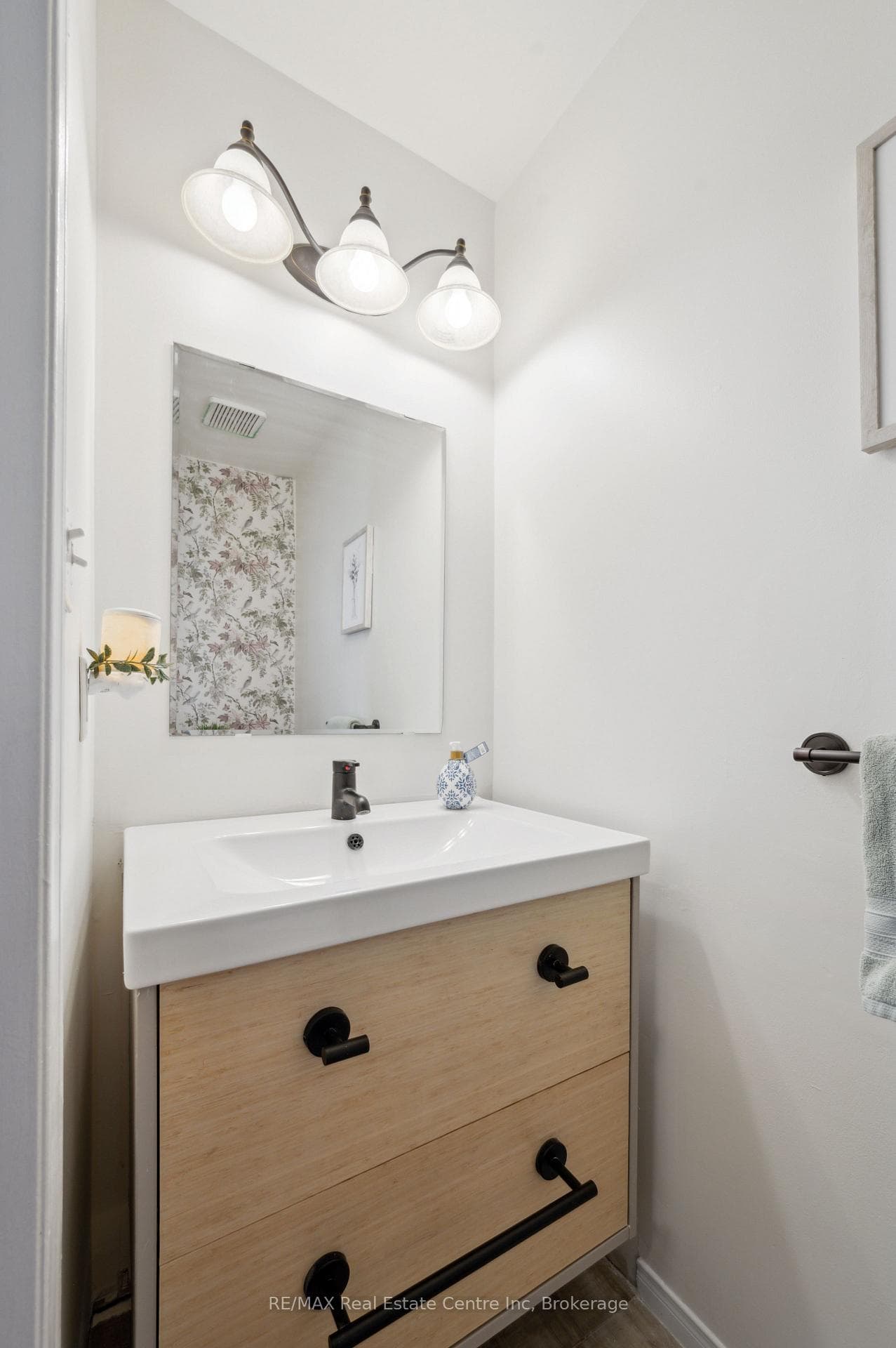 146 Lee Street photo 15