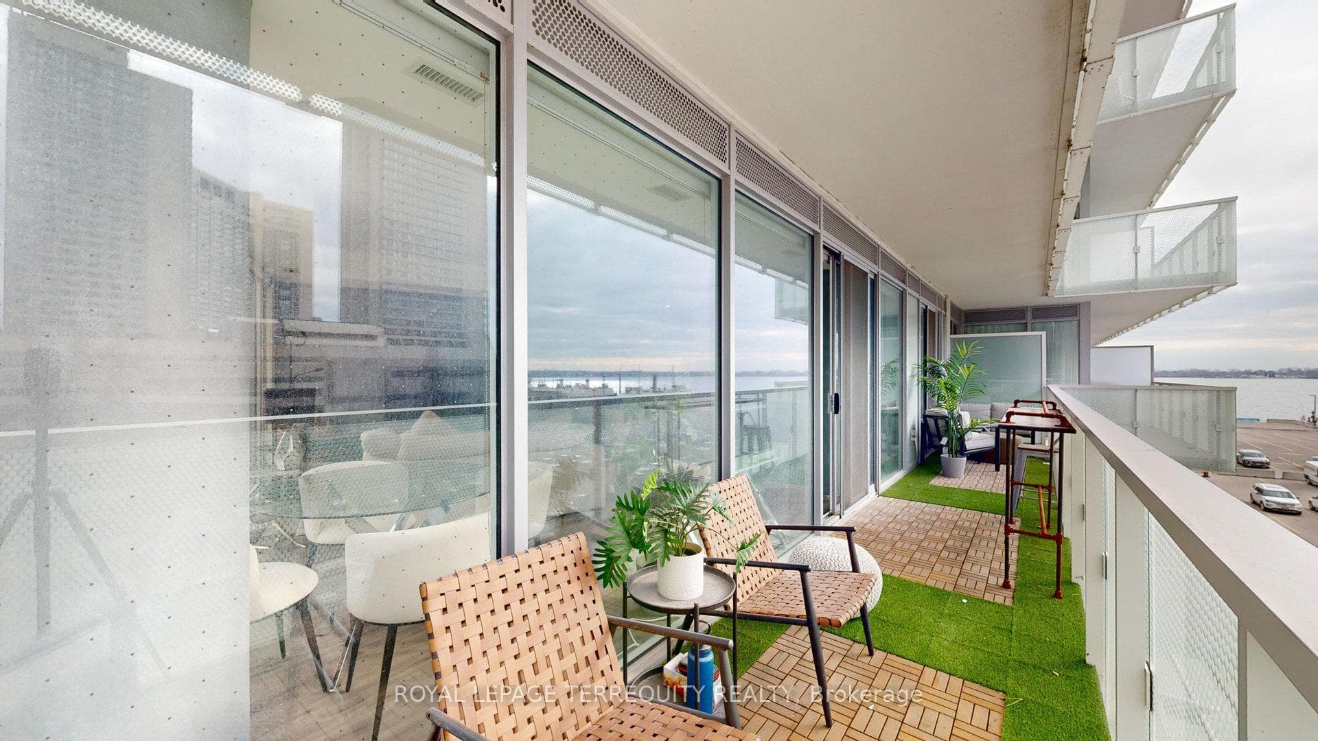 15 Queens Quay Unit 320 photo 33
