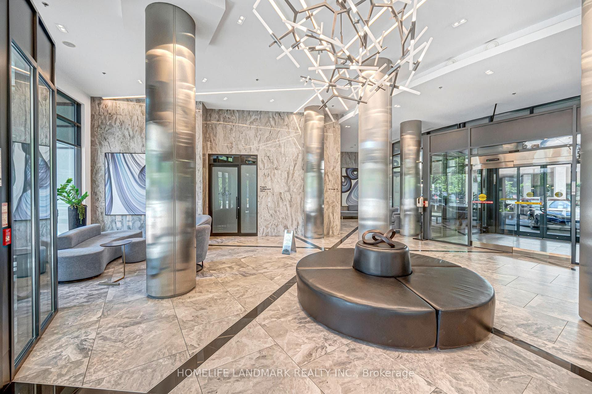 16 Yonge Street Unit 901 photo 4