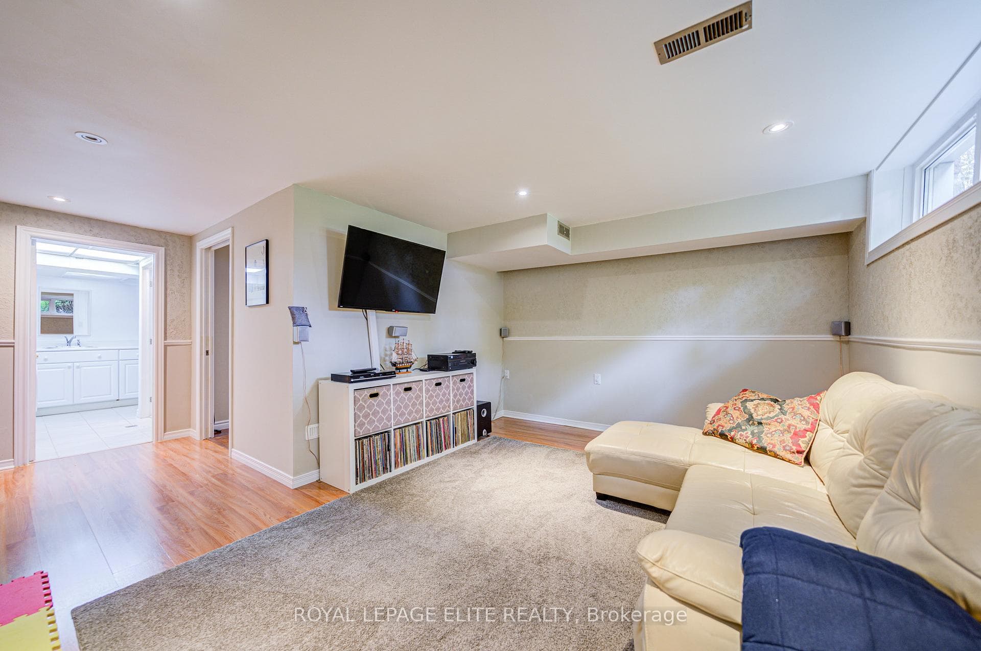 136 CARSBROOKE Road photo 36
