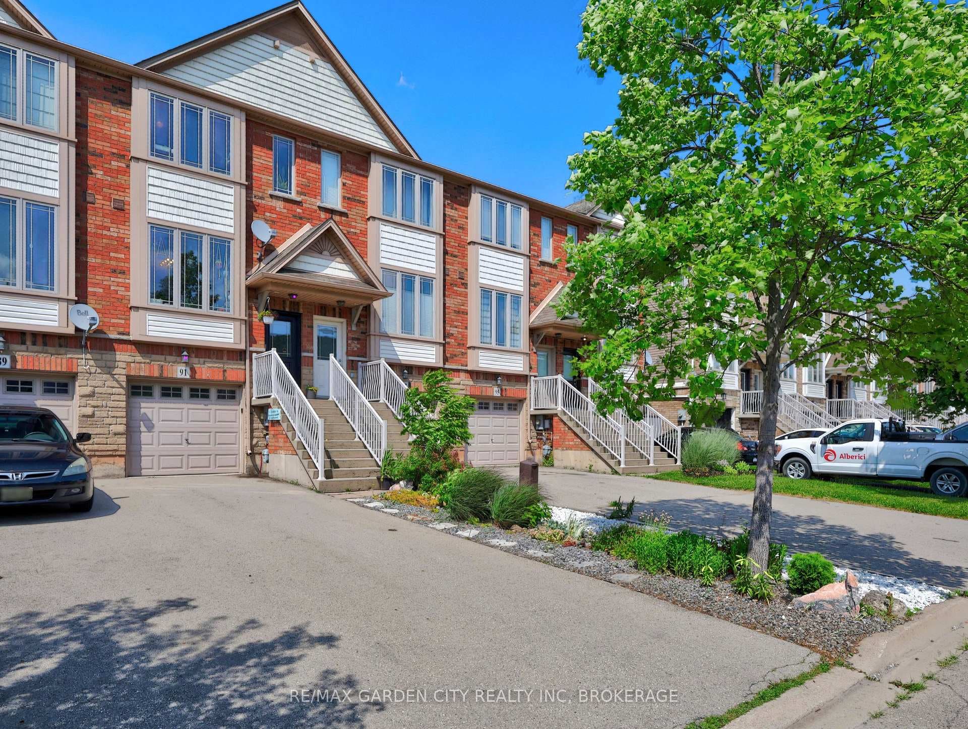 91 Willow Lane photo 2