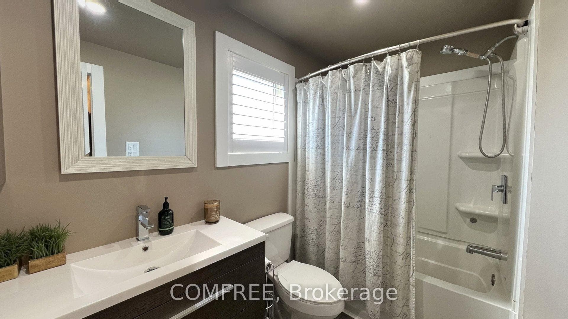 2093 Boake Street photo 17