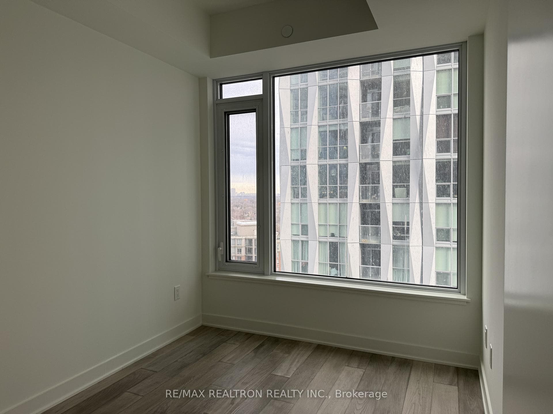 11 Yorkville Avenue Unit 1306 photo 8