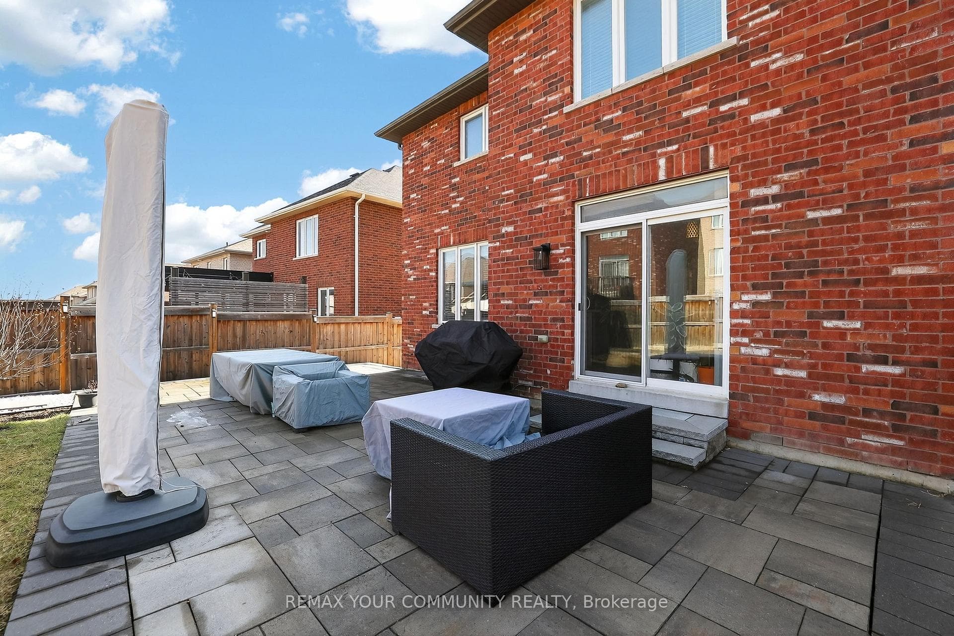 153 Hopkins Crescent photo 45