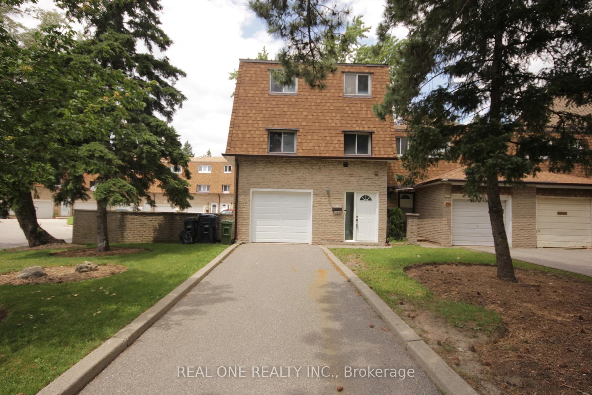 122 Beverly Glen Boulevard photo 2