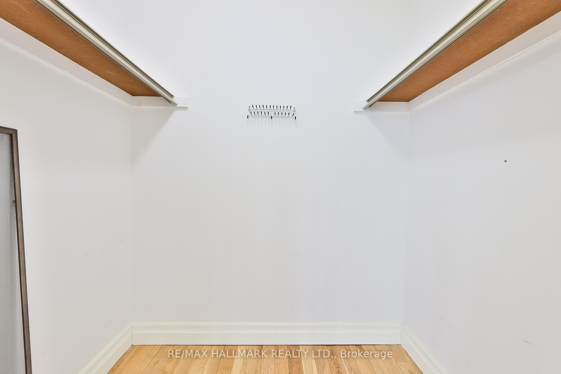 With Walk-In Closet