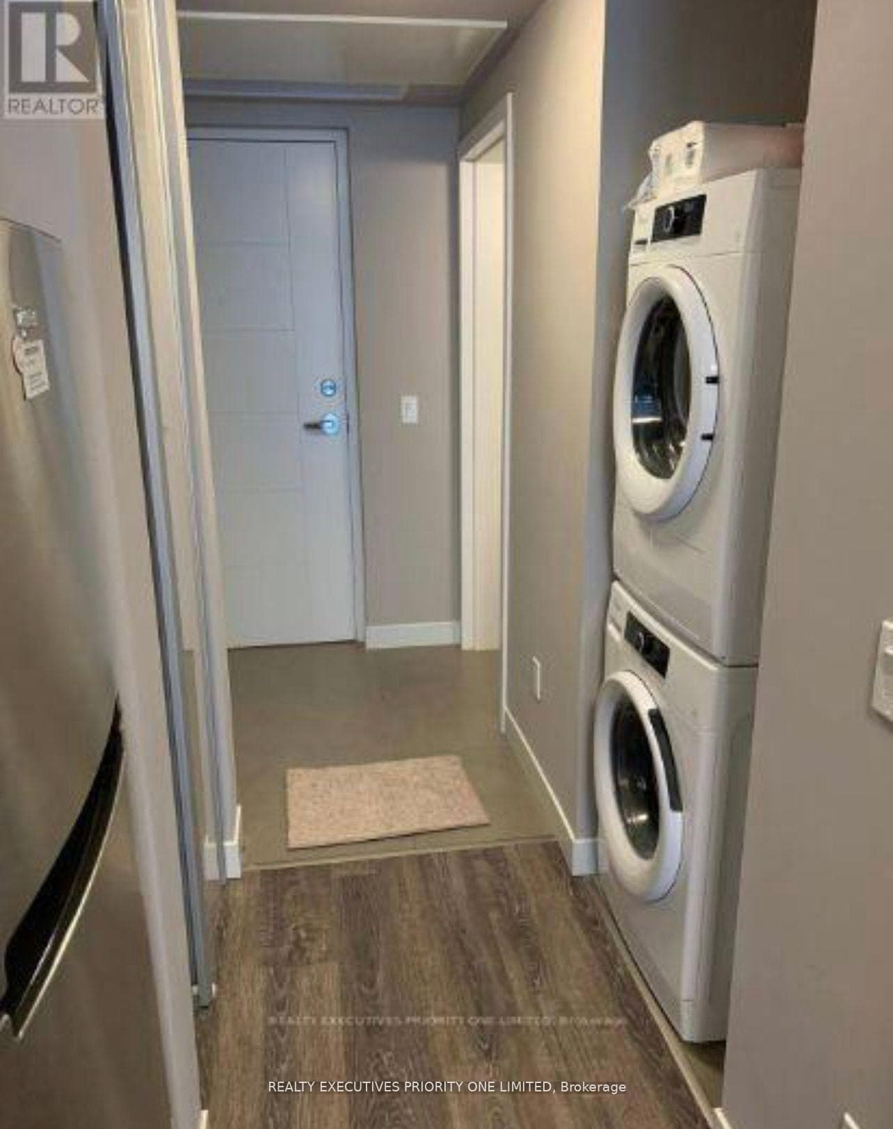 308 Lester Street Unit 628 photo 5