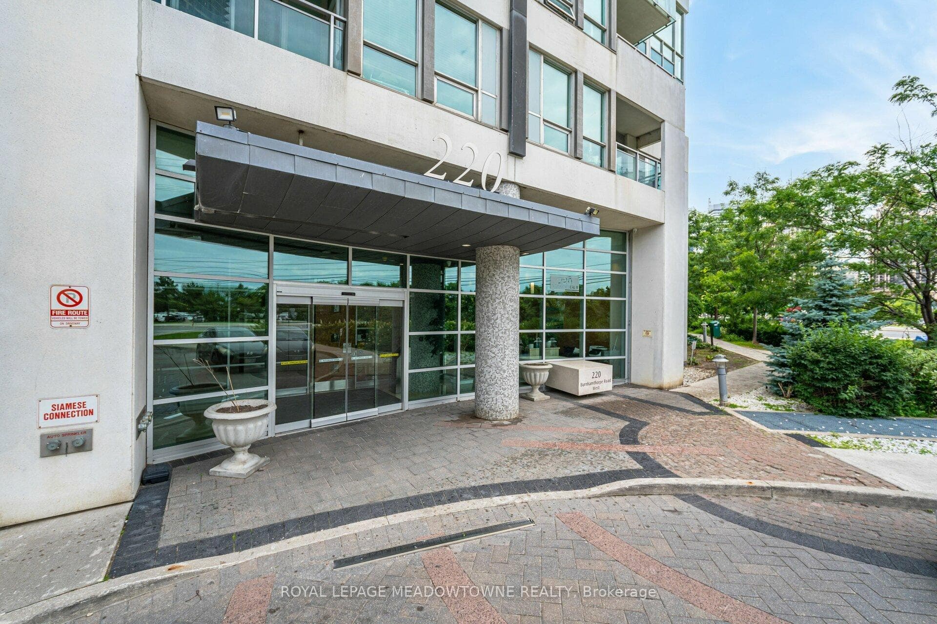220 Burnhamthorpe Road Unit 2409 photo 2