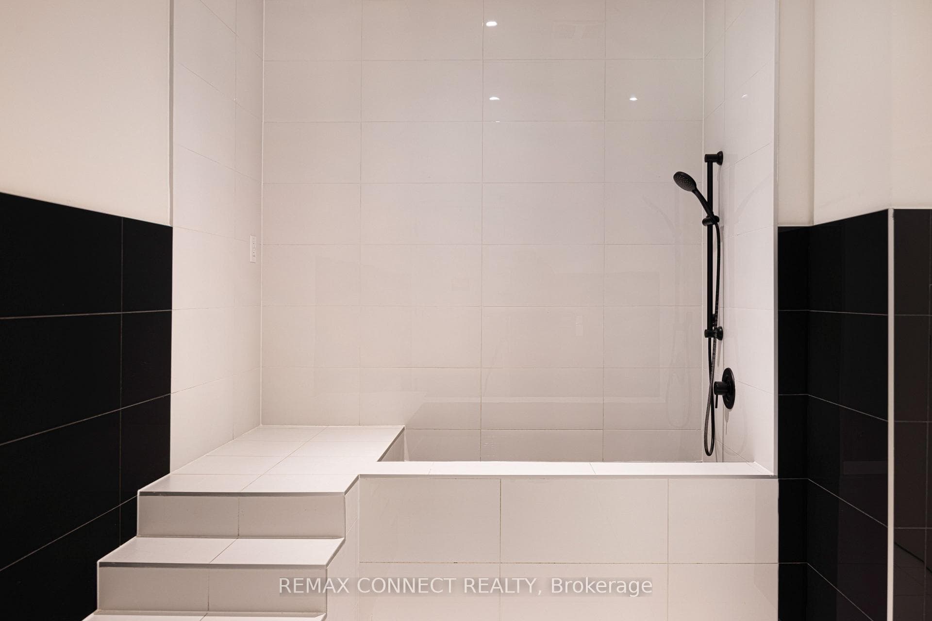 181 Sterling Road Unit 1605 photo 36