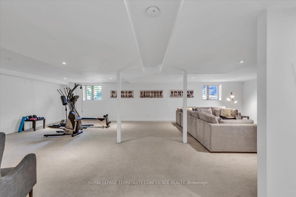 121 Horsham Avenue photo 42
