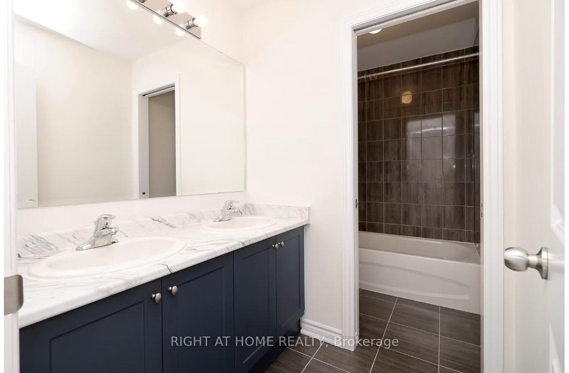 383 Dundas Street Unit 11 photo 12