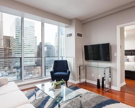 111 Elizabeth Street Unit 1832 photo 5
