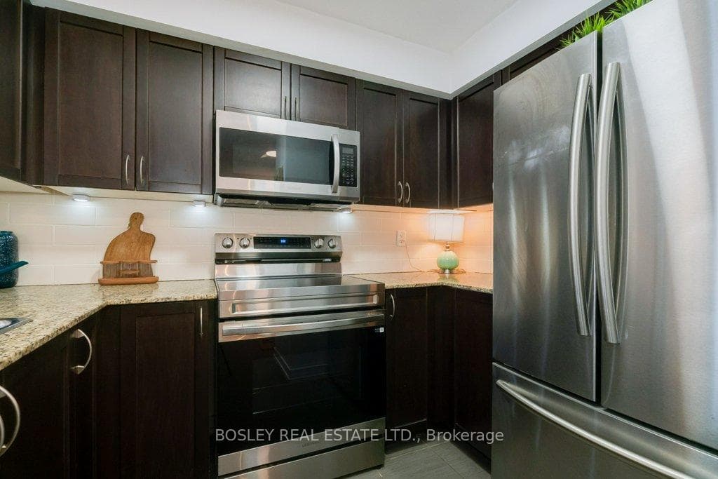 812 Lansdowne Avenue Unit 810 photo 9