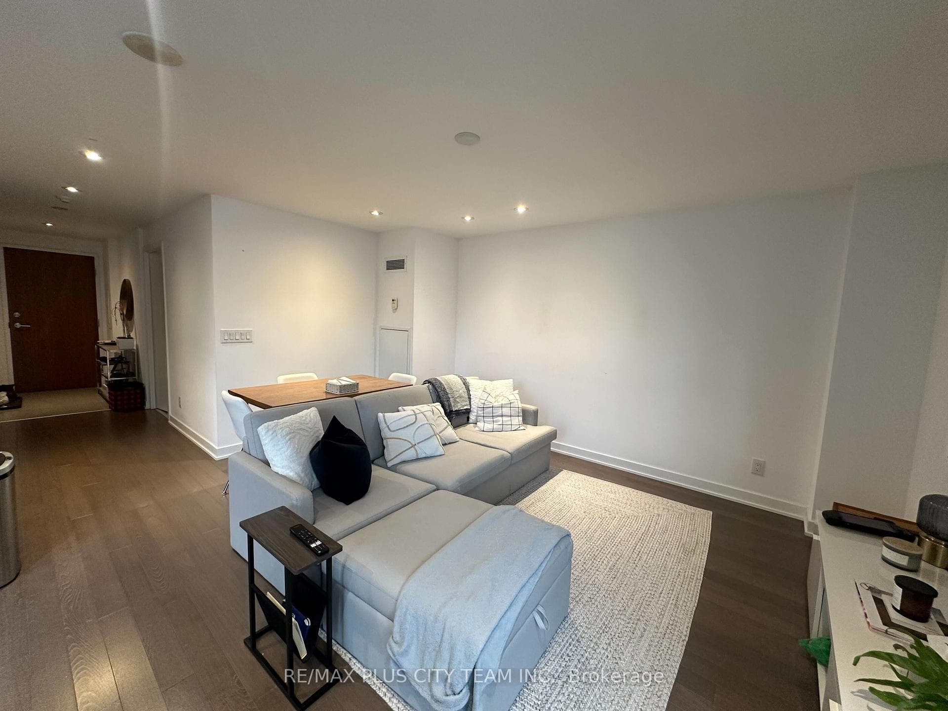 1 Market Street Unit 709 photo 3