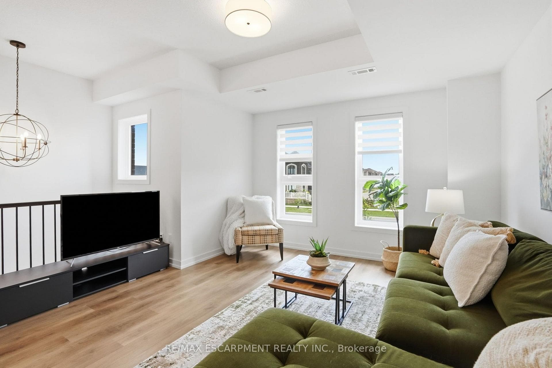245 Burke Street photo 5