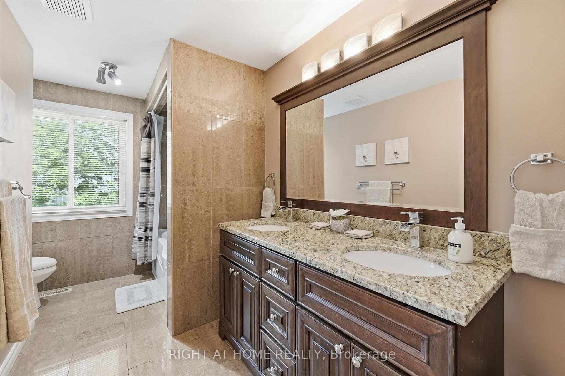 Second Floor 5-pc Bathroom