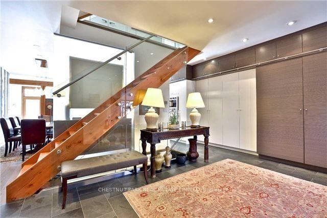 93 Roxborough Street photo 2