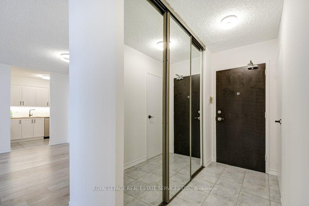 212 Kerr Street Unit 907 photo 7