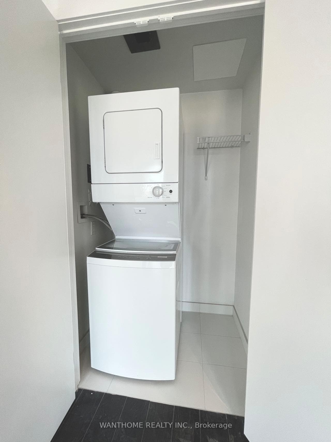 238 Simcoe Street Unit 2002 photo 9