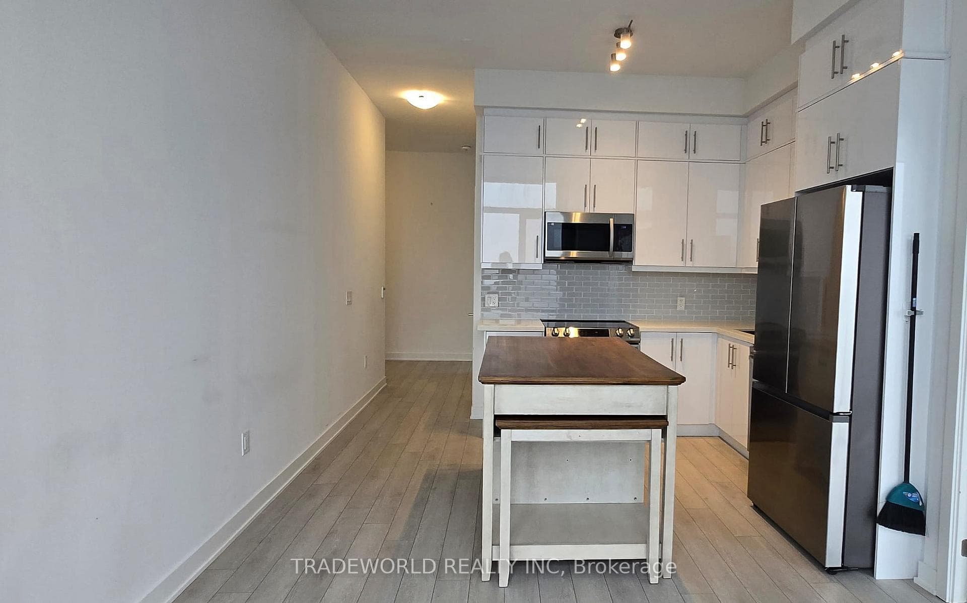 95 Oneida Crescent Unit PH04 photo 4