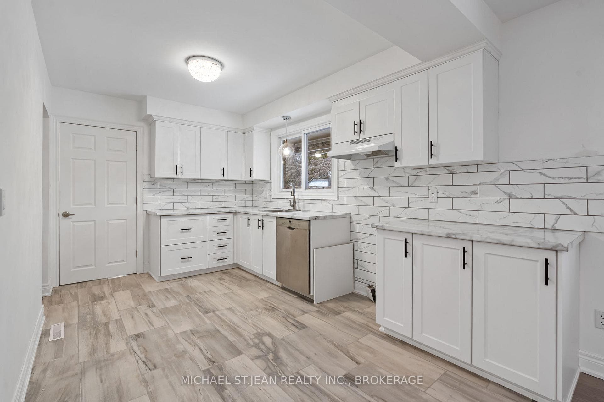 96 Leaside Drive photo 15
