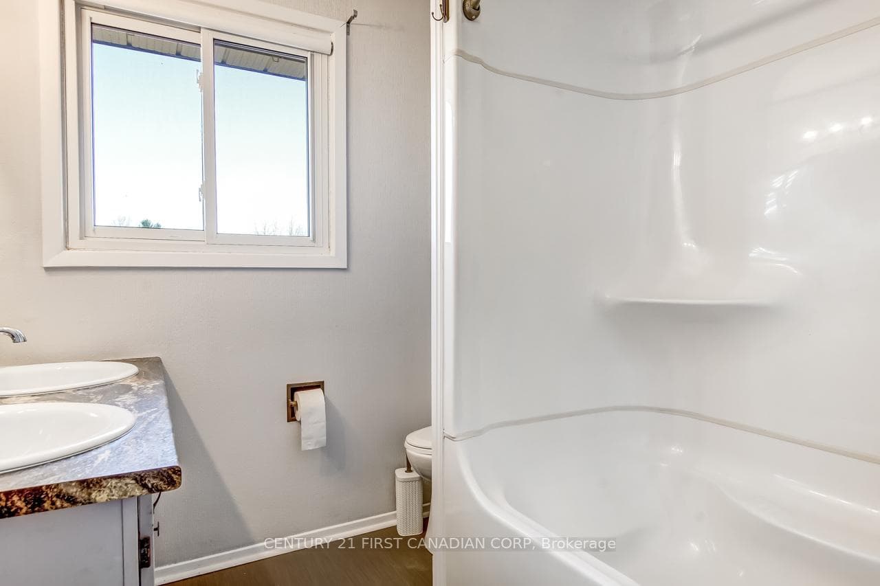 9 McLachlin Place photo 5