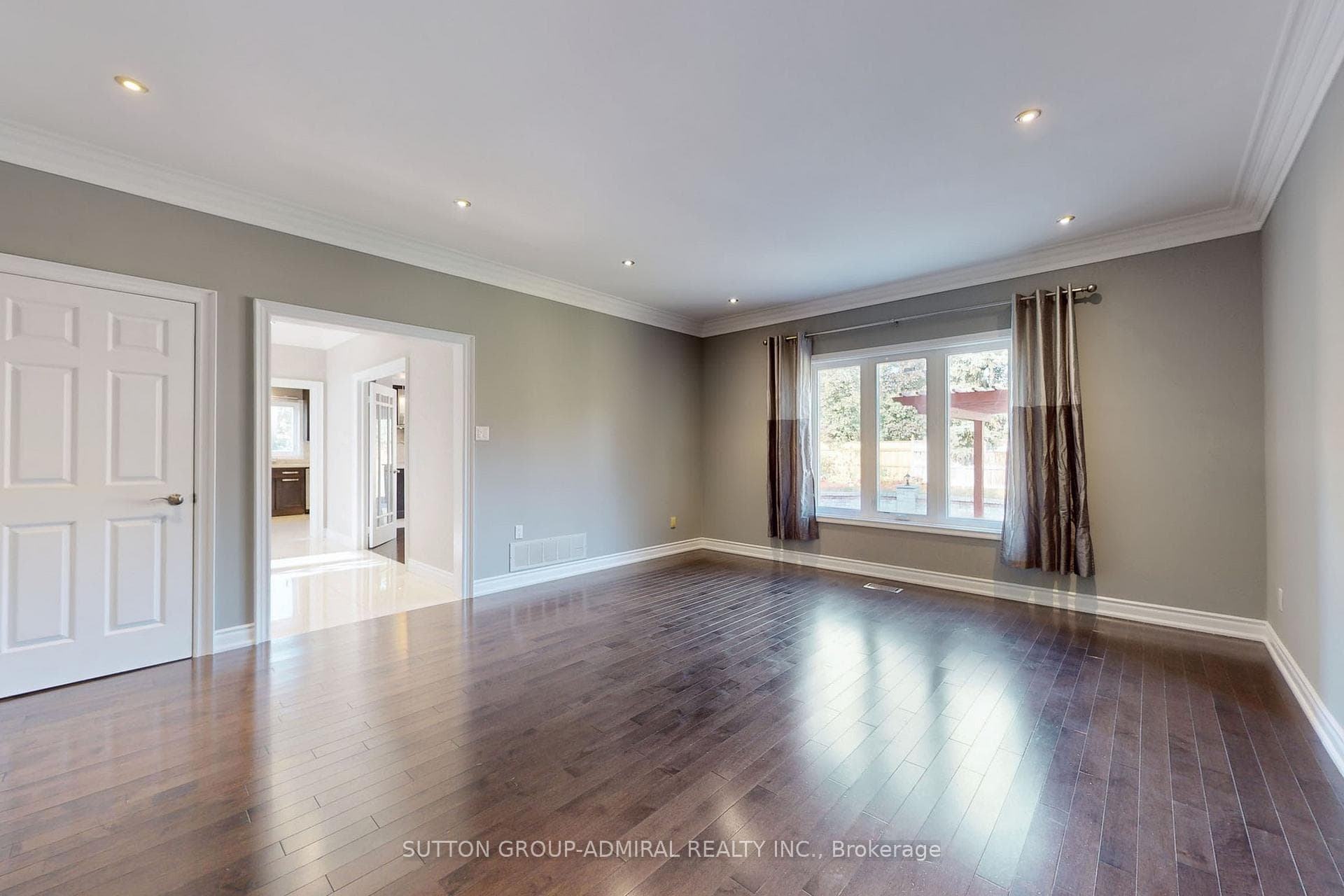 15 Delevan Court photo 16