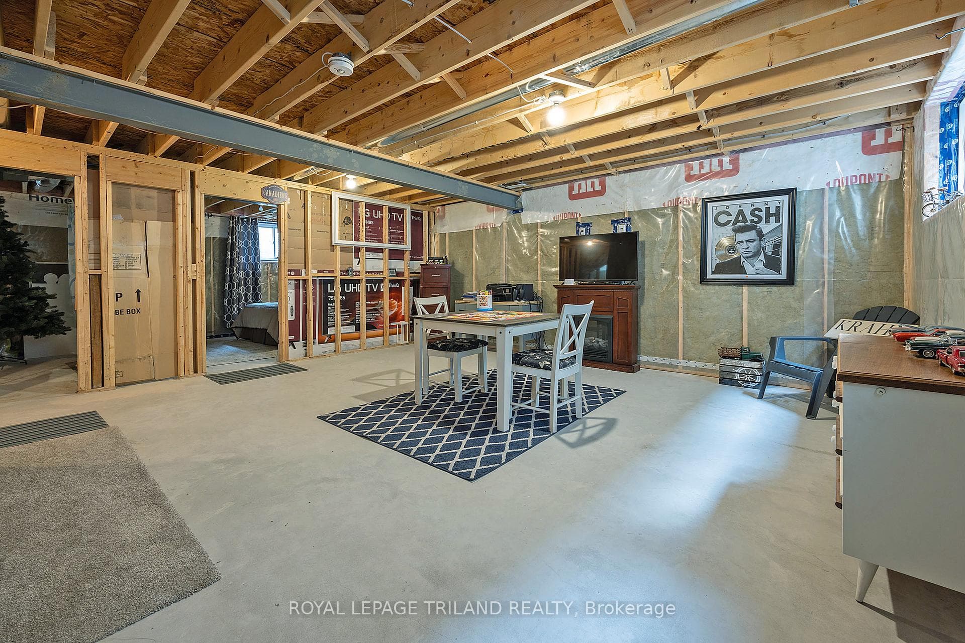 73 Renaissance Drive photo 32