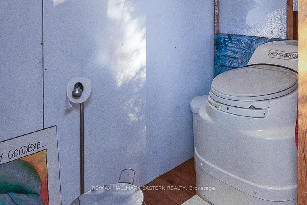2766 NEWCOMB Lane photo 29
