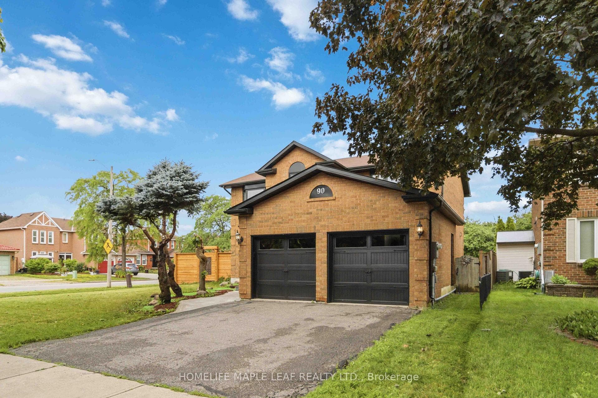 90 Burgby Avenue photo 2