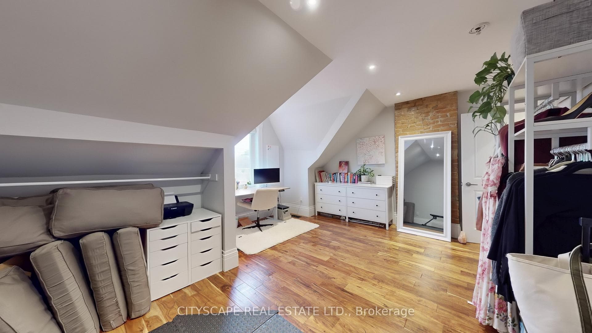 936 Dundas Street Unit Upper photo 17