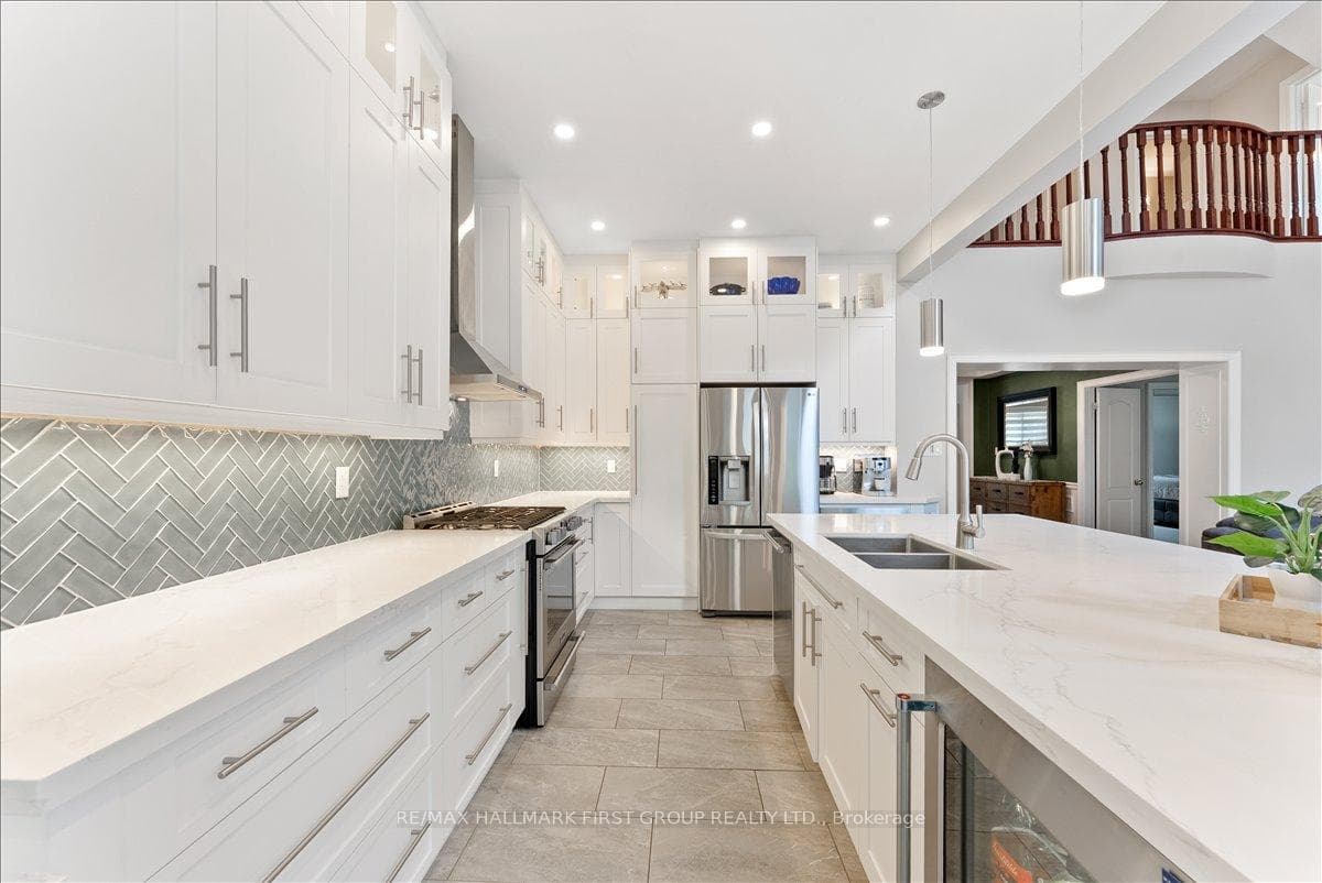 1661 Goldenridge Road photo 20