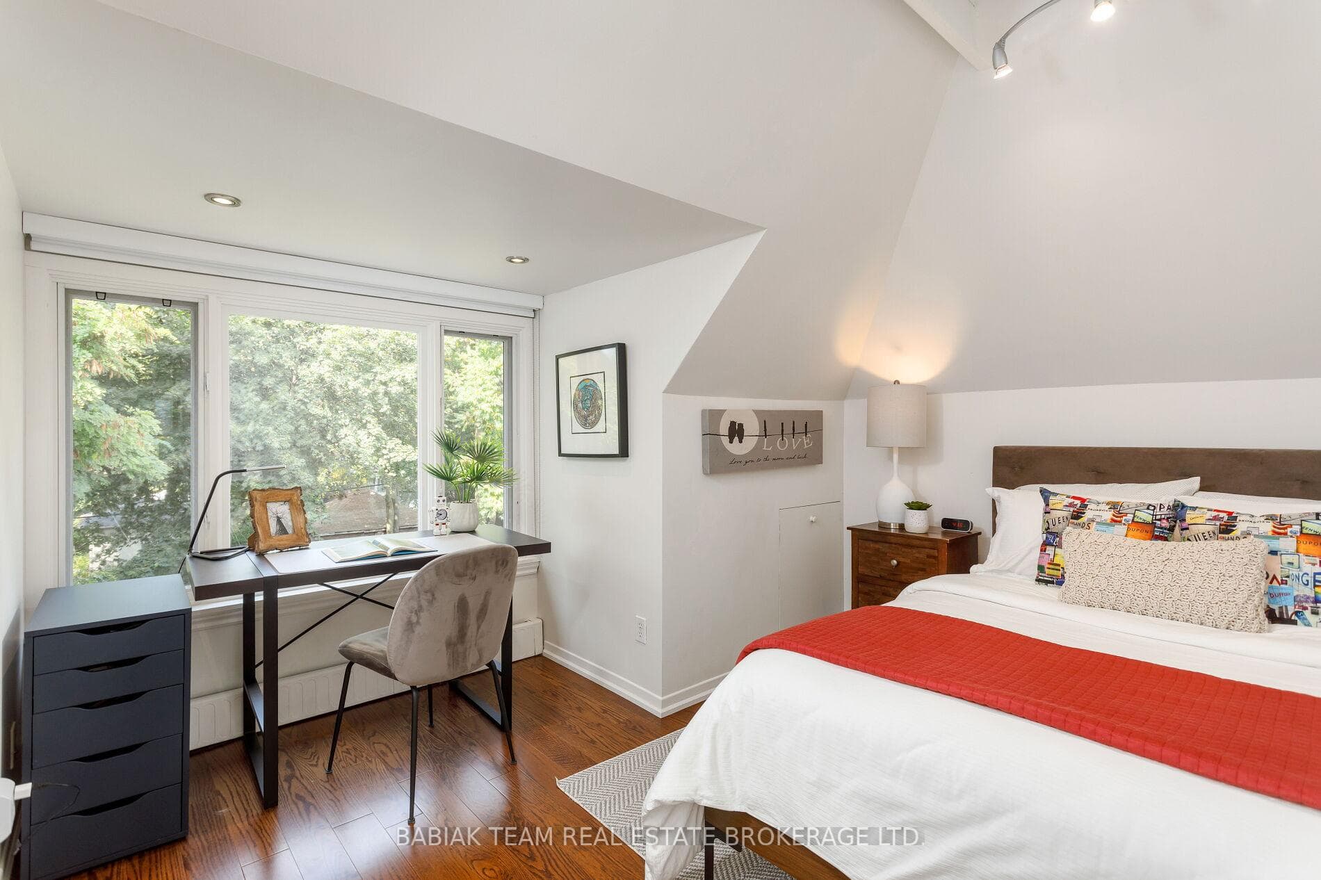 60 Hewitt Avenue photo 29