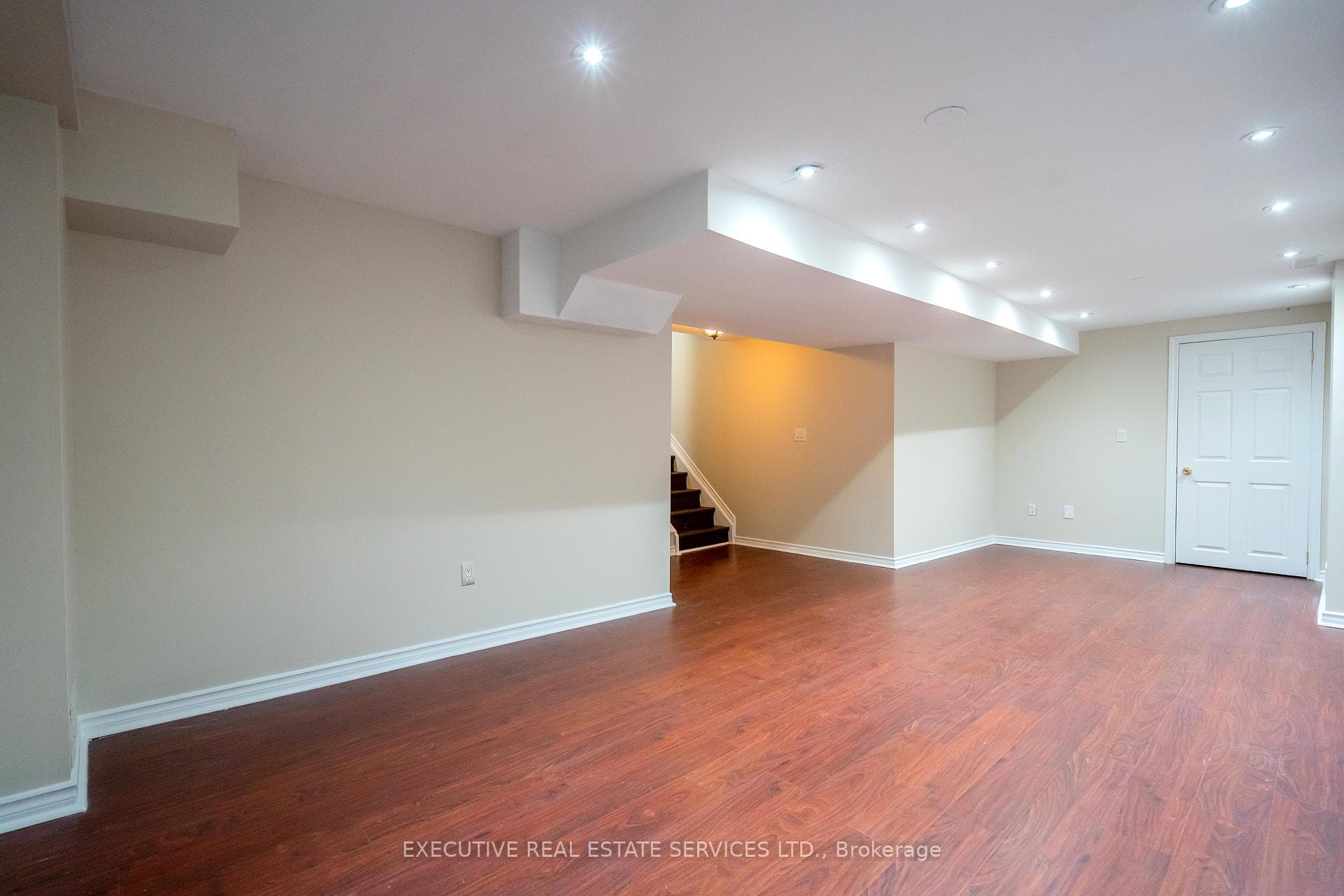 30 Hiberton Crescent photo 34