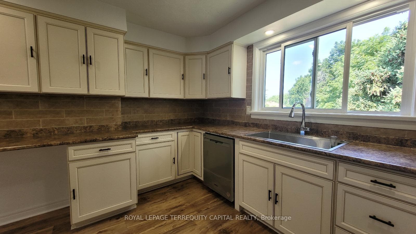 27 Fairburn Avenue Unit Main photo 1