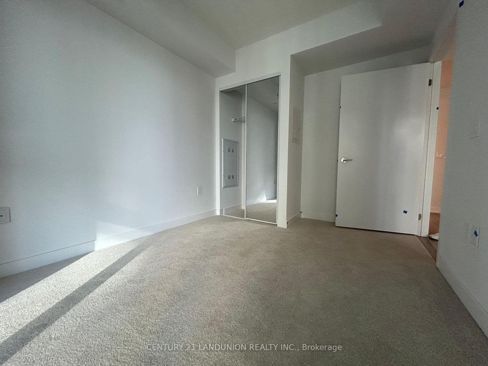 230 Simcoe Street Unit 2221 photo 16