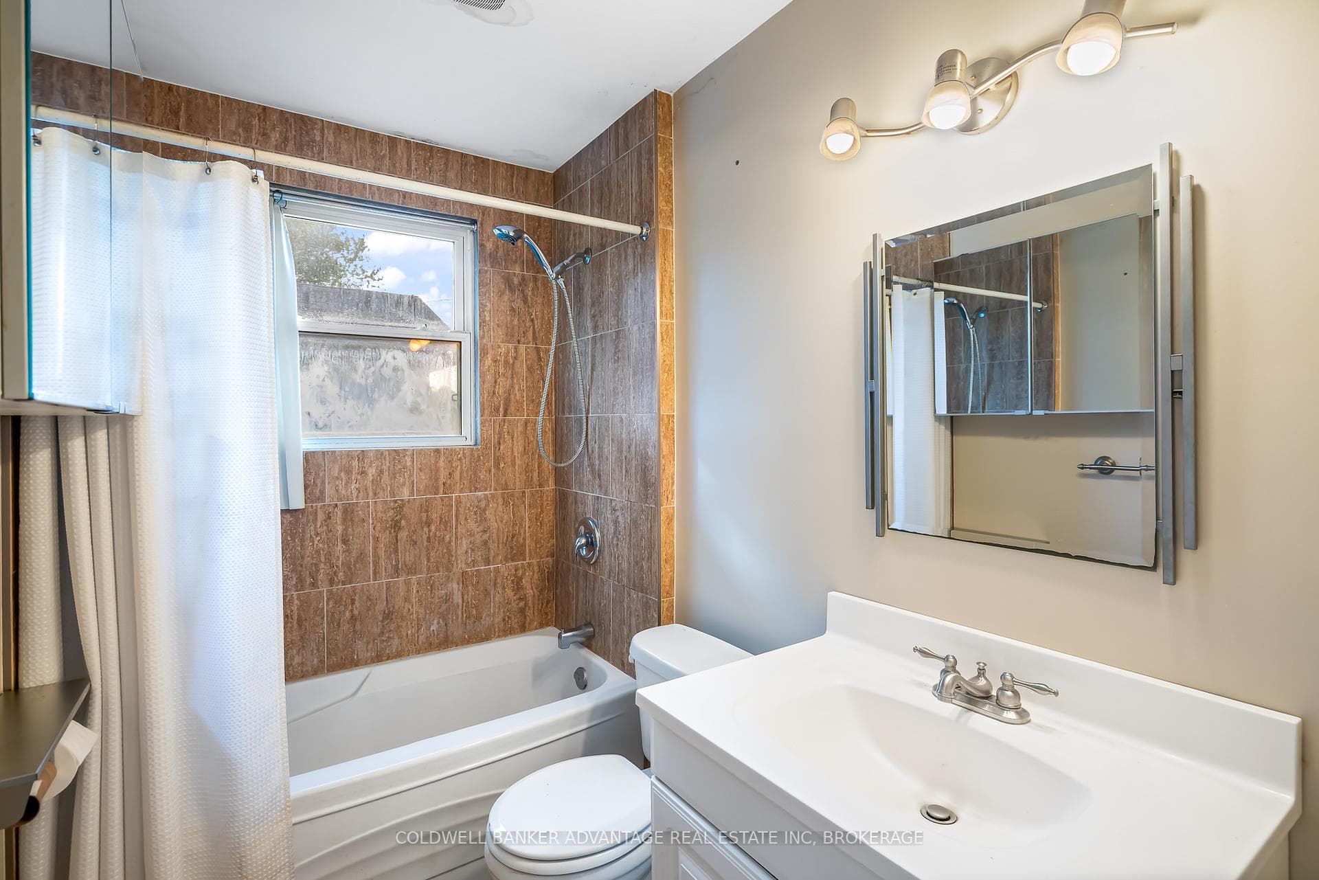 218 Canboro Road photo 12