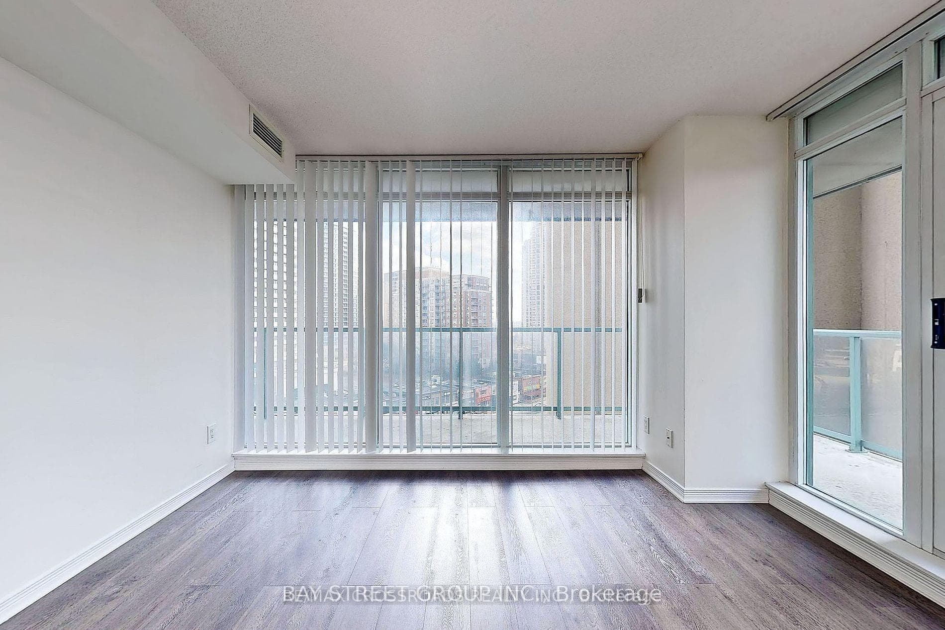 5500 Yonge Street Unit 805 photo 9