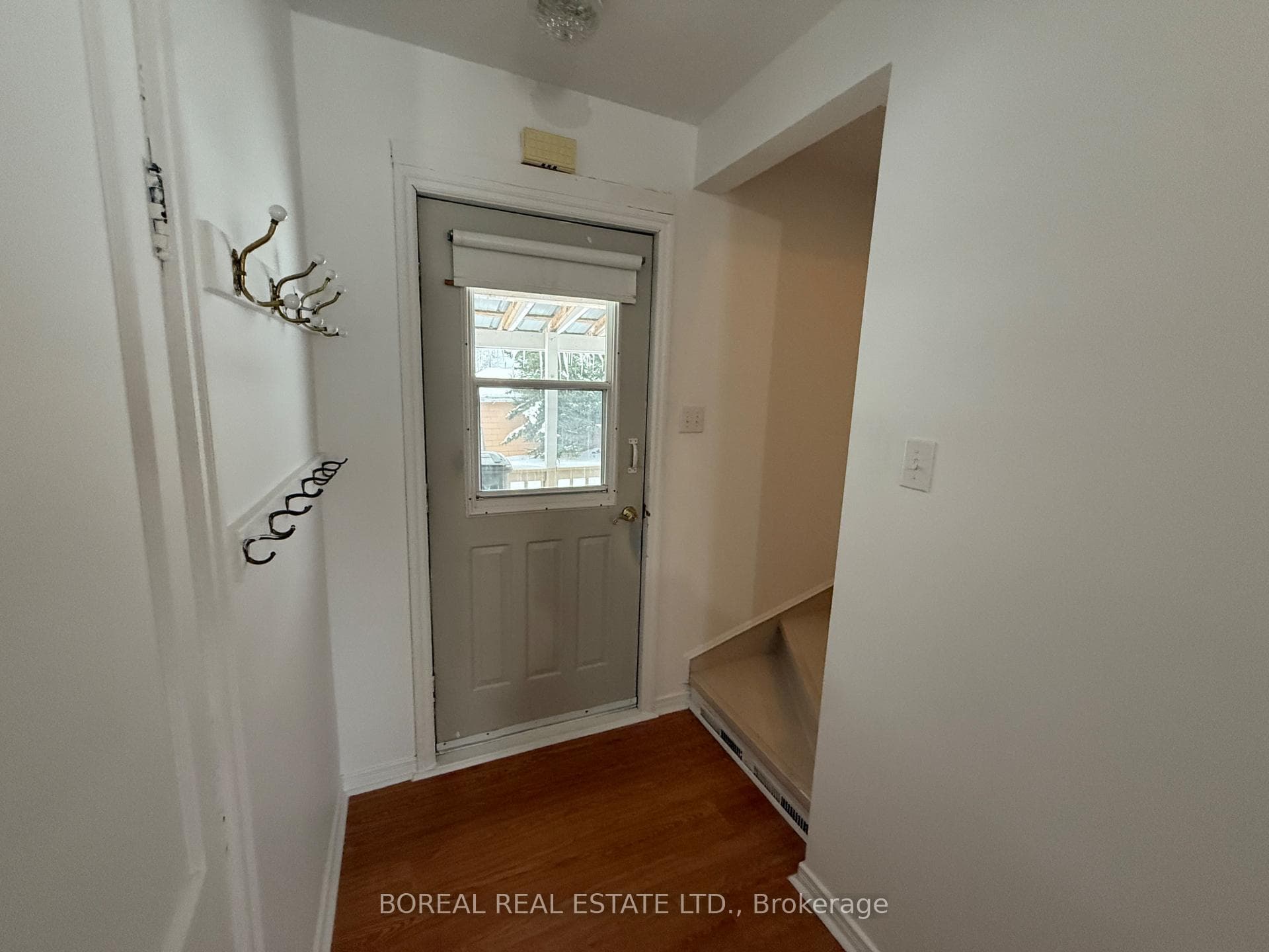 101 Ross Road photo 8