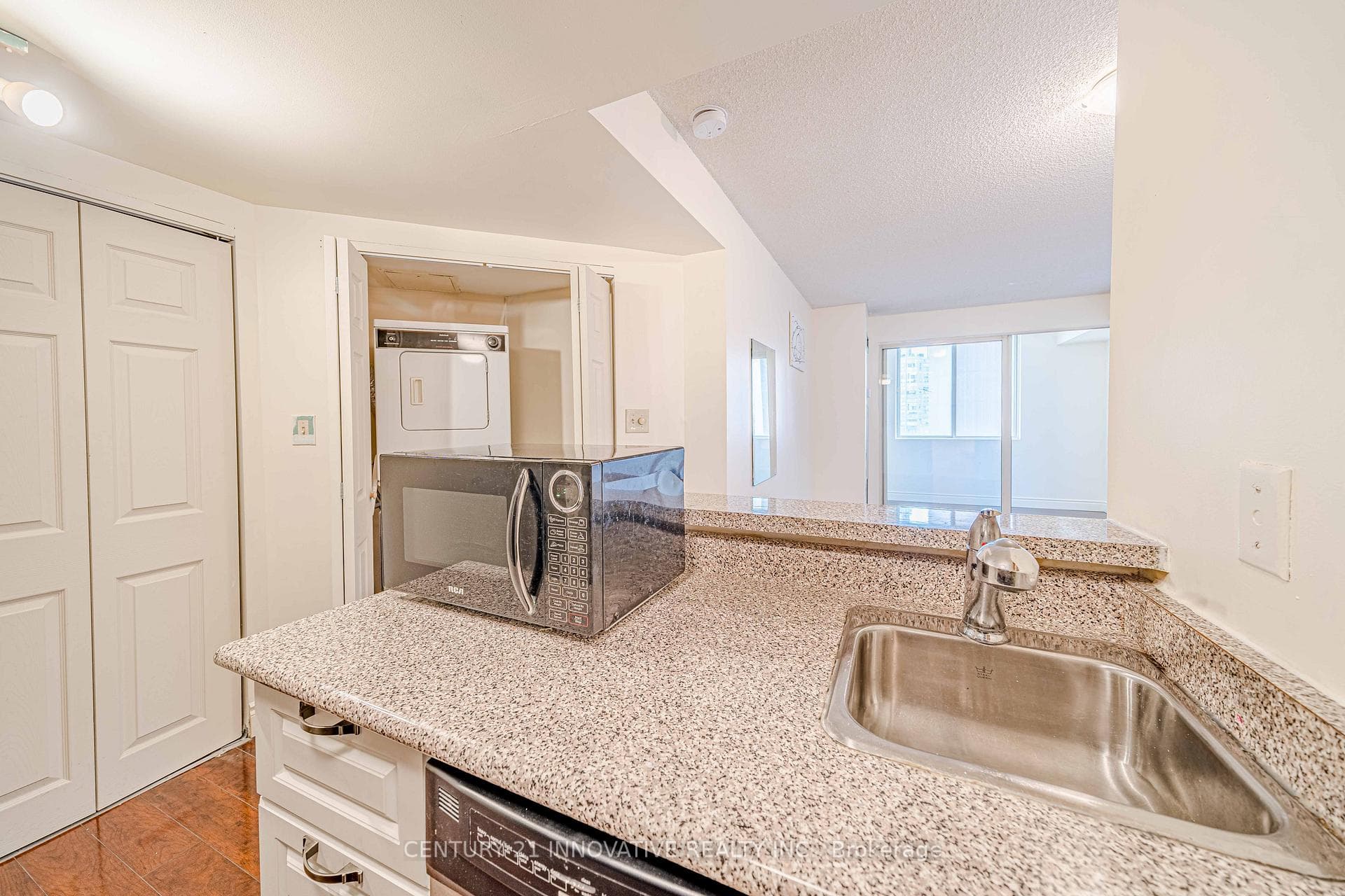 25 Grenville Street Unit 909 photo 11