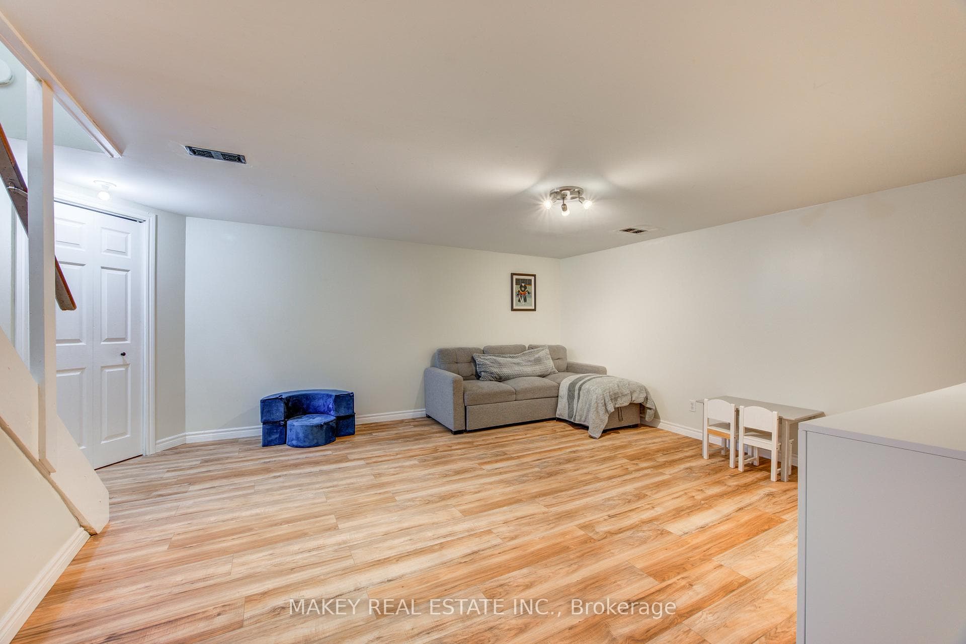 410 Odlum Drive photo 33