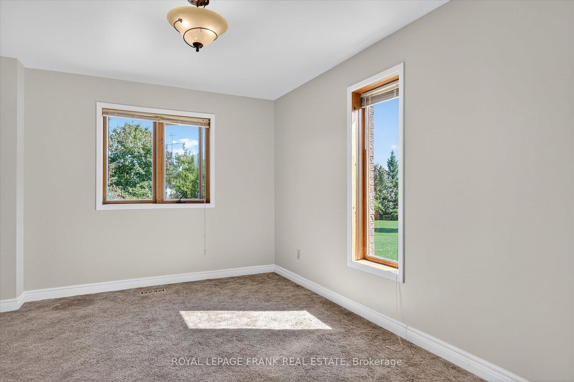 549 Bissview Avenue photo 8