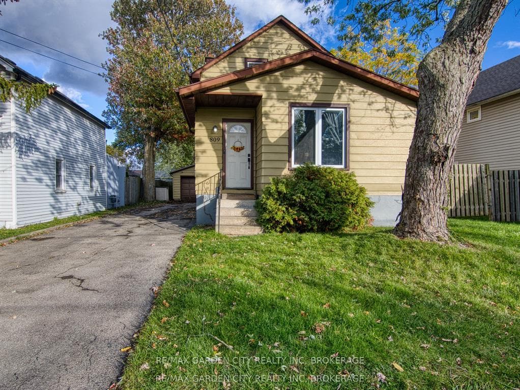 809 Steele Street photo 2