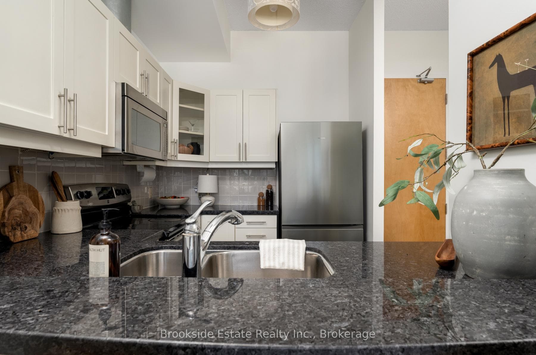 388 Richmond Street Unit 906 photo 10
